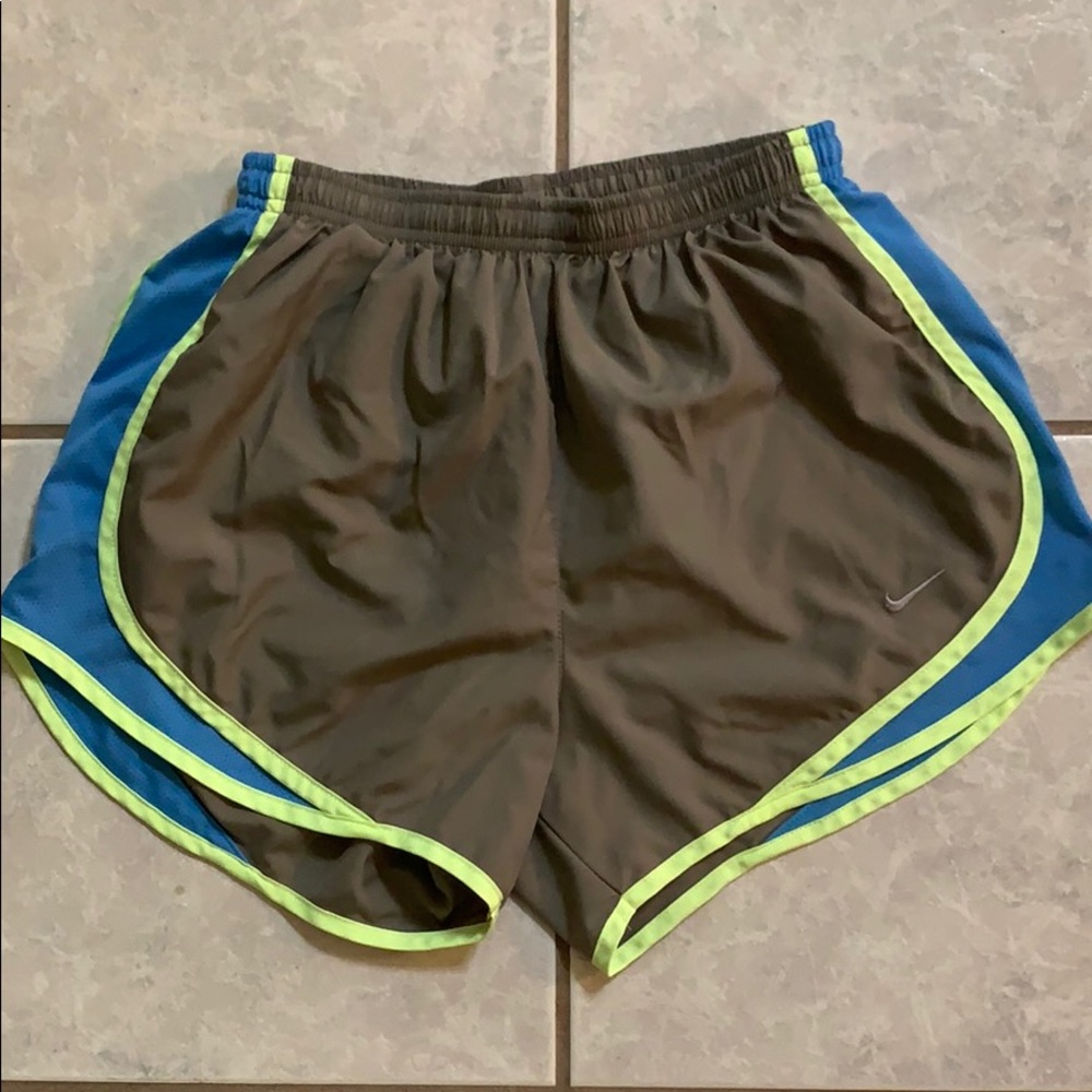 Nike Tempo Shorts - S - grayish brown